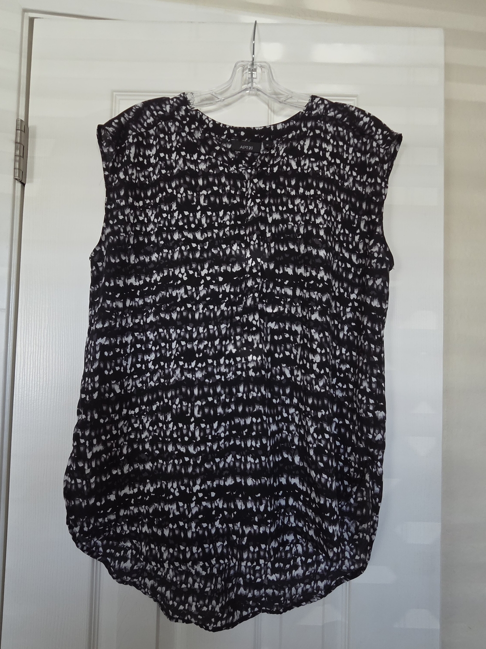 Apt. 9 Black & White Sleeveless Patterned Tank